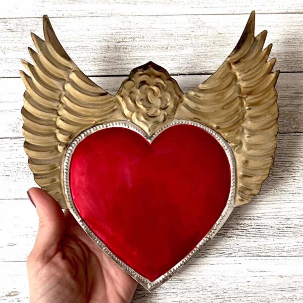 10” Large corazon rojo y alas milagro tin heart