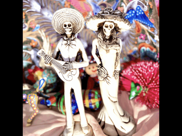 13” Catrin y Catrina hand carved bone statues - Image 2