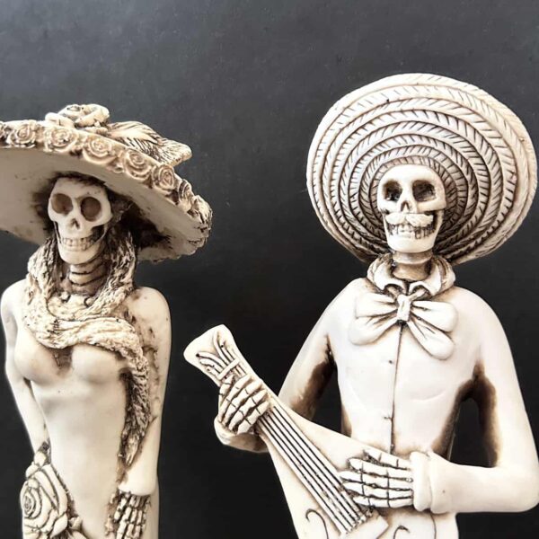 13” Catrin y Catrina hand carved bone statues - Image 4
