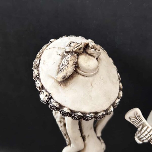 13” Catrin y Catrina hand carved bone statues - Image 5