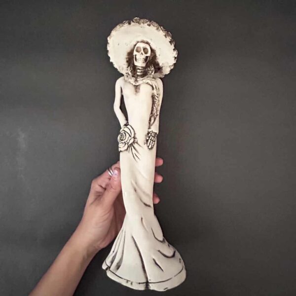 13” Catrin y Catrina hand carved bone statues - Image 6